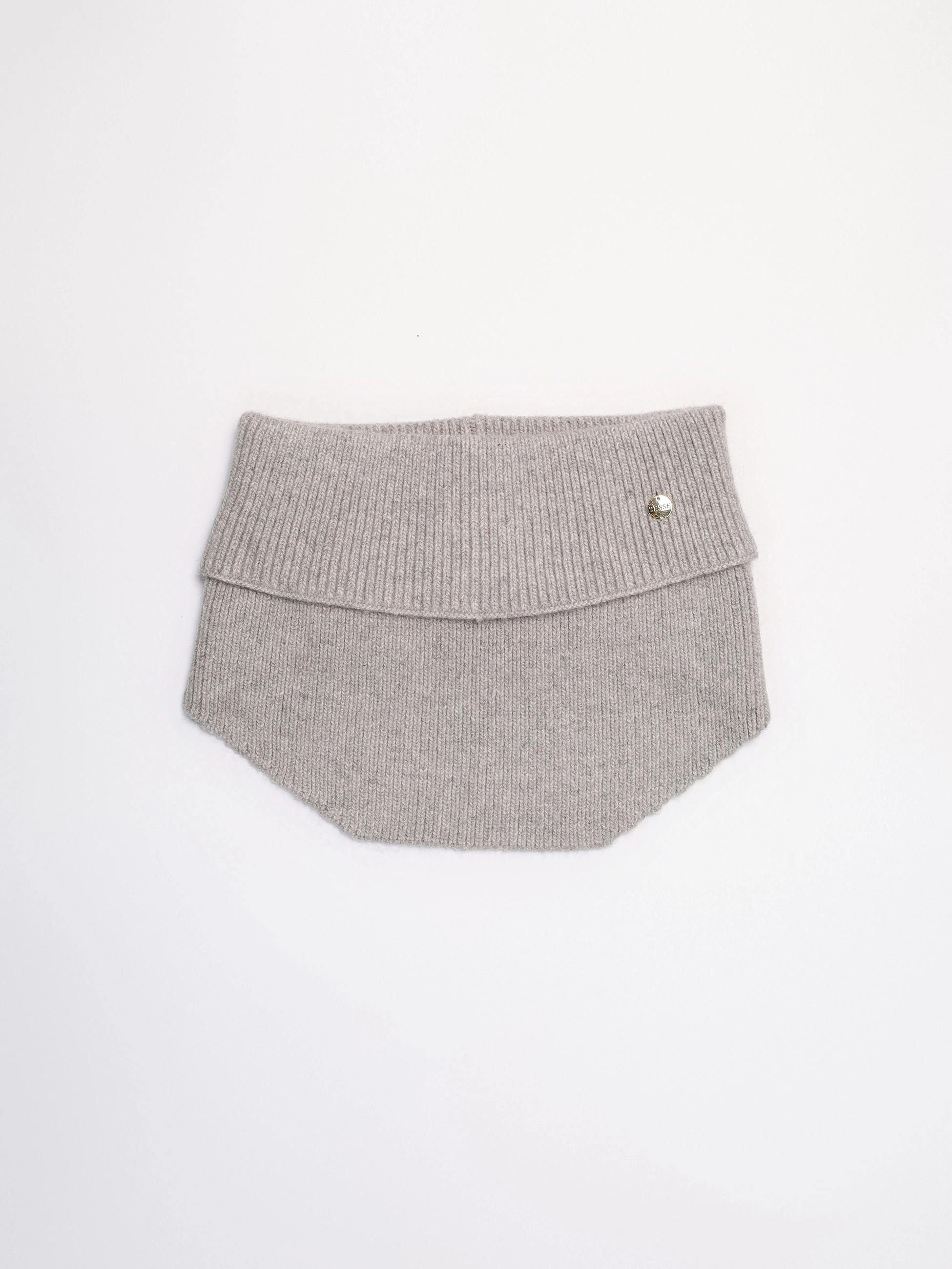 Шарф-манишка с декоративной нашивкой в ассортименте